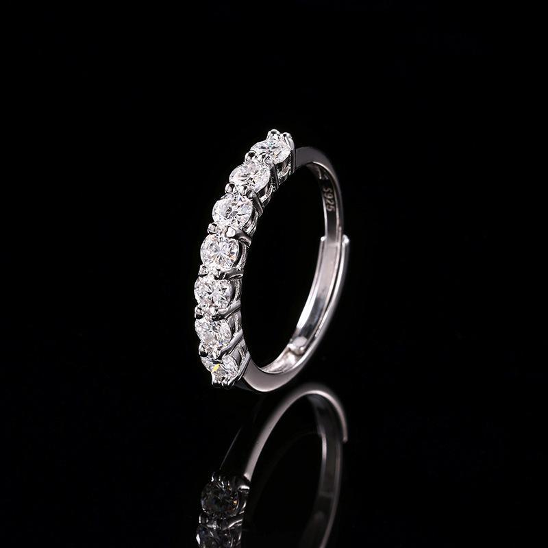 

Элегантное кольцо из стерлингового серебра с семью муассанитами-принцессами: Блестящий, высококачественный, простой дизайн полукруга для женщин Adjustable opening белый