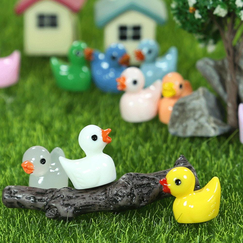 50/100PCS Cute Mini Resin Ducks Ornament Tiny Duck Micro Landscape Dollhouse Decoration Outdoor Glowing Mini Statue Ornament