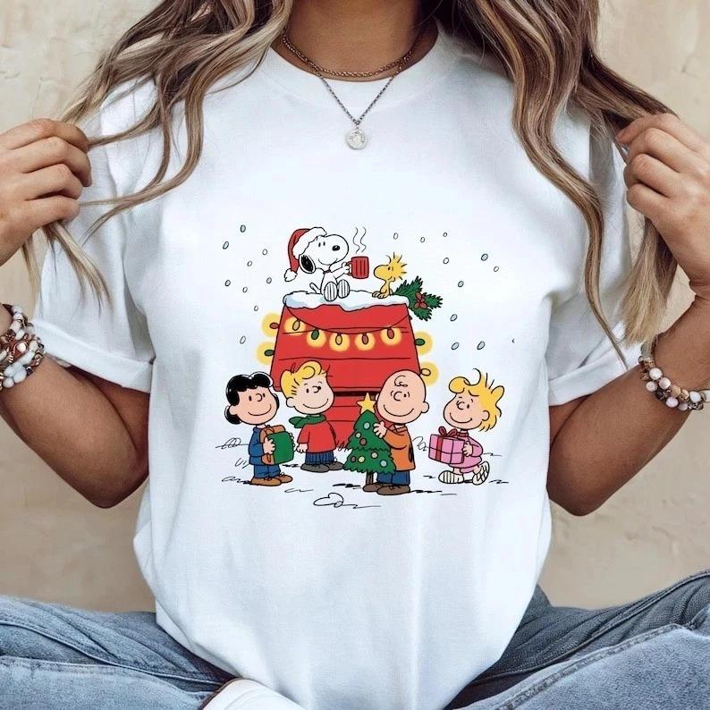 Christmas Peanut Cute Snoopy Holiday Charlie Brown Christmas T-shirt M