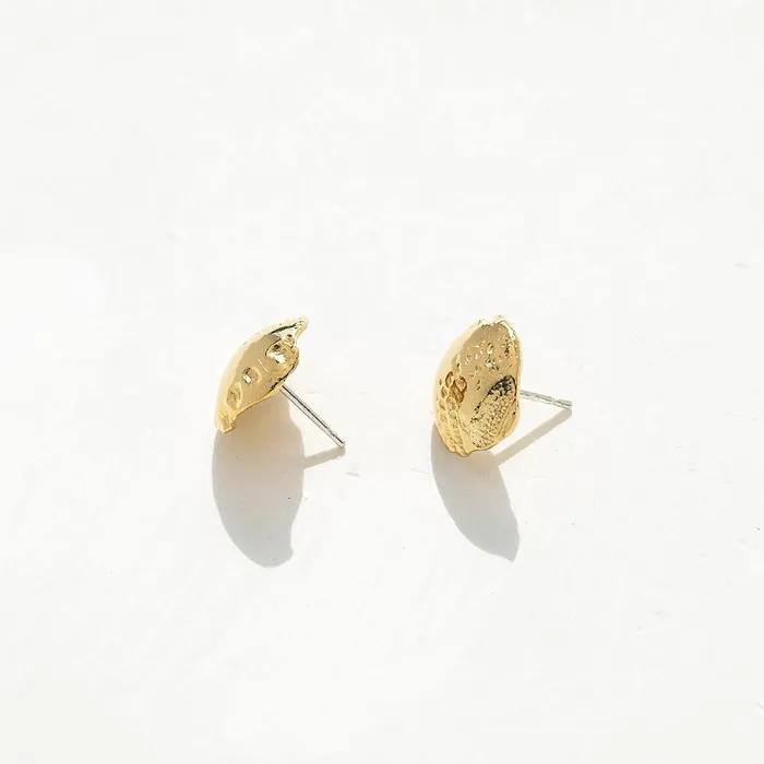 The Unwounded Shell Earring, Gold