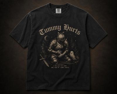 Handgemachtes Bauchschmerzen Ritter Shirt, Lustiges Dark Fantasy Grafik-T-Shirt, Ironisches Meme T-Shirt, Geschenk für Gamer Girl, Vintage Grafik-T-Shirt