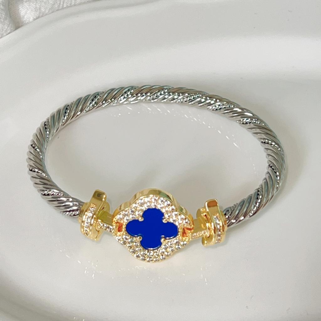 High End Fashion Micro Inlaid Zircon Clover Bracelet with Gold Plating for Women's Jewelry