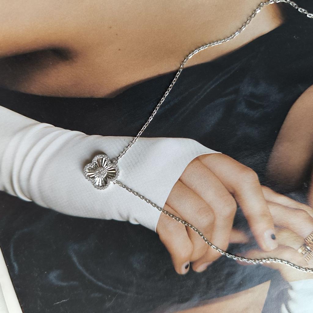 Серебряное колье с фианитами, вес изделия 4,15 гр (2182658)