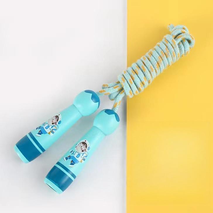 Kinder Sport Verstellbares Baumwoll-Springseil Fitness Liebliches Cartoon-Springseil mit Naturholzgriffen Filet-Design Rutschfest