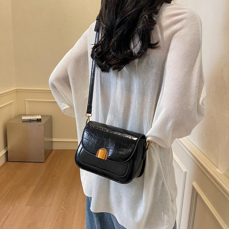 Textured Underarm Bag 2025 Autumn and Winter New Trendy Contrasting Color Retro Saddle Bag Simple Shoulder Messenger Bag