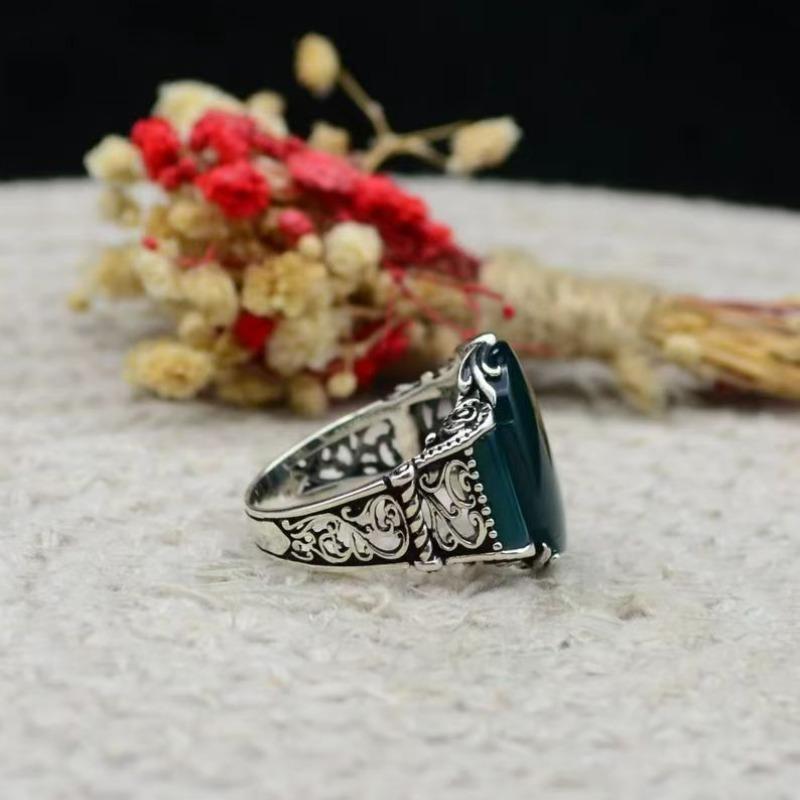 En jadegrön jade-ring för män, en jade-ring för män