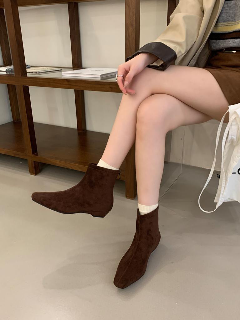 2025 Autumn and Winter Simple New Retro Suede Square Head Autumn and Winter New Square Head Thin Short Boots