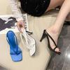 Mode Neue Damen Luxus Zehenstegsandalen Damen Outdoor High-Heel Hausschuhe Mode Vielseitige Flip-Flops Sommer Square Head Hausschuhe