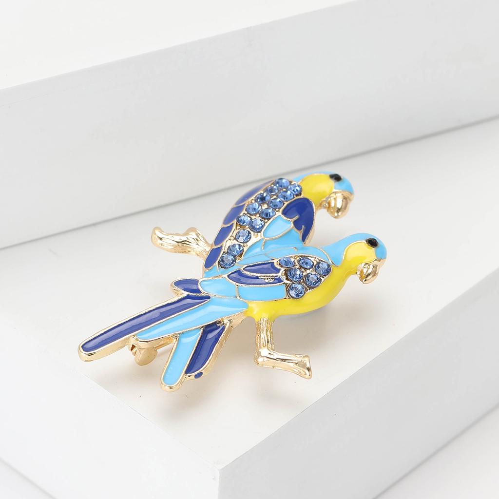 Personality Fashion Cute Two Parrot Brooches for Women Unisex Bird Pins Available Office Party Accessories Gifts