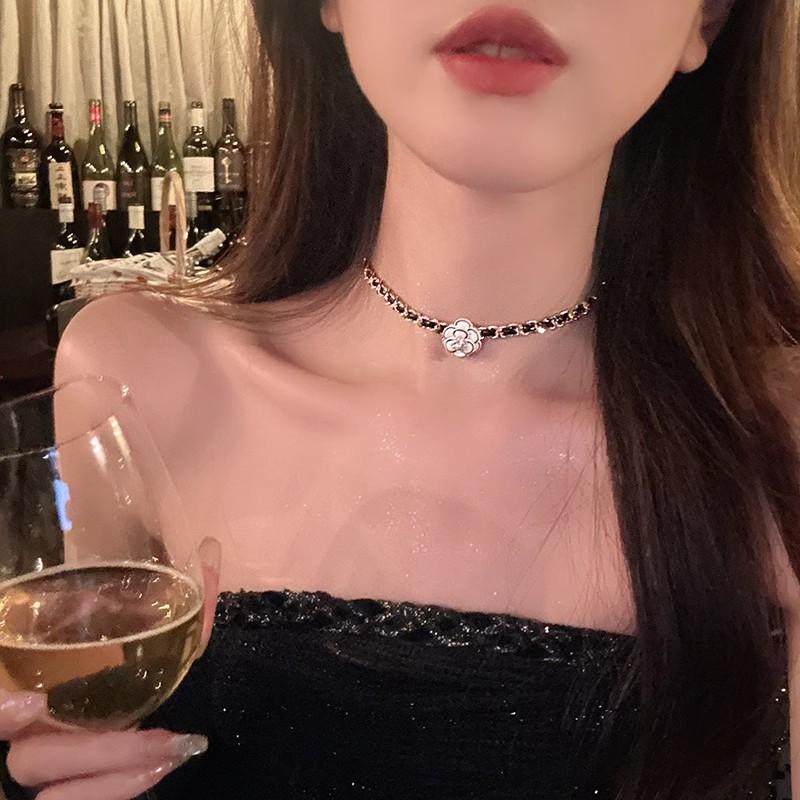 14K Diamant Leder Blume Halskette Leichter Luxus Schwarze Gewebte Halskette Süß Cool Spice Girl Halskette