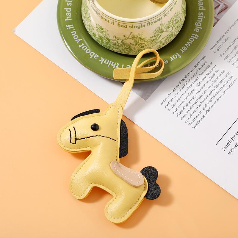 Fashionable Horse Design PU Leather Keychain for Girls Cute Animal Car Key Chain Birthday Present Souvenir Gift Idea