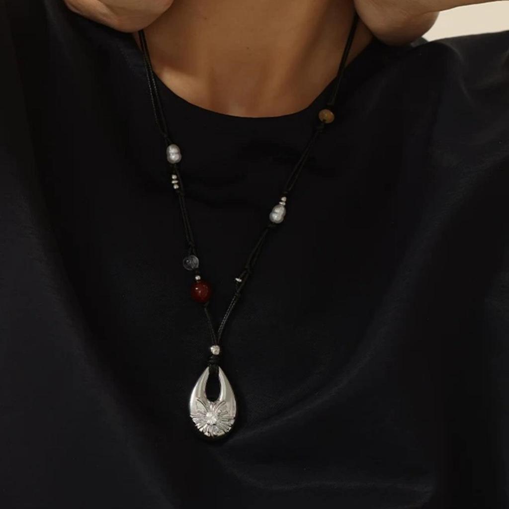 Collana Pendente Goccia d'Acqua Etnica in Metallo Fatto a Mano con Lunga Catena Intrecciata