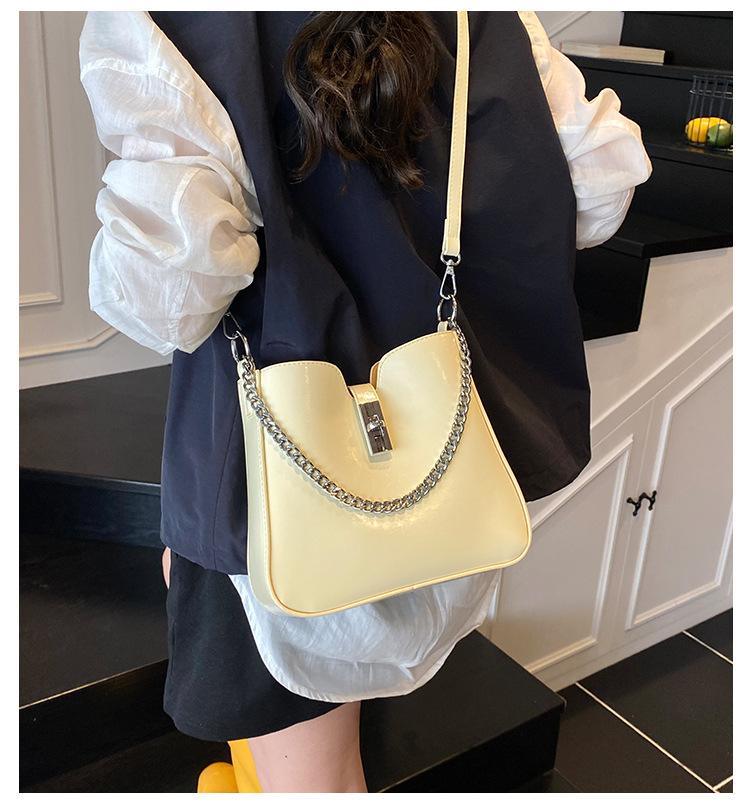 Premium commuter large-capacity bag women's 2025 new summer versatile shoulder messenger bag mother bucket bag