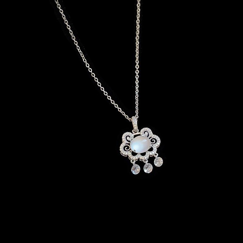 Light Luxury Zircon Fringed Ruyi Lock Pendant Necklace Female Personality Simple And Versatile Temperament Fashion Neck Chain Collarbone Chain
