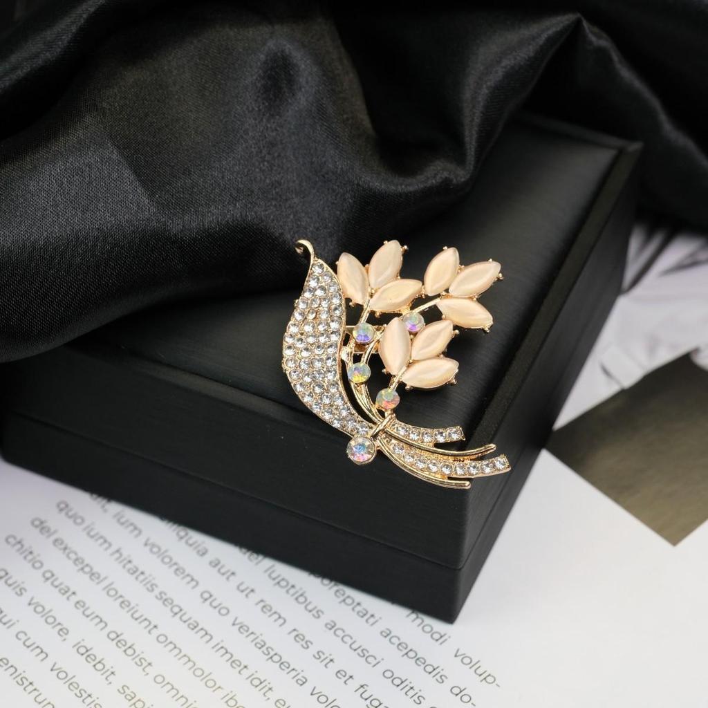 Broșă Elegantă Fluture Ochi de Pisică cu Strass-uri - Design Anti-Alunecare și Versatil