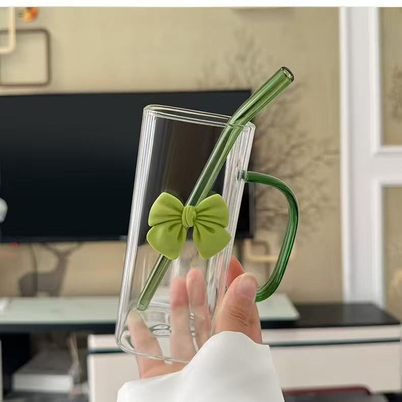 INS Stil Schmetterlingsbecher: Hohes Borosilikatglas, Transparentes quadratisches Design mit Griff & Strohhalm, Temperaturbeständig für Frauen.