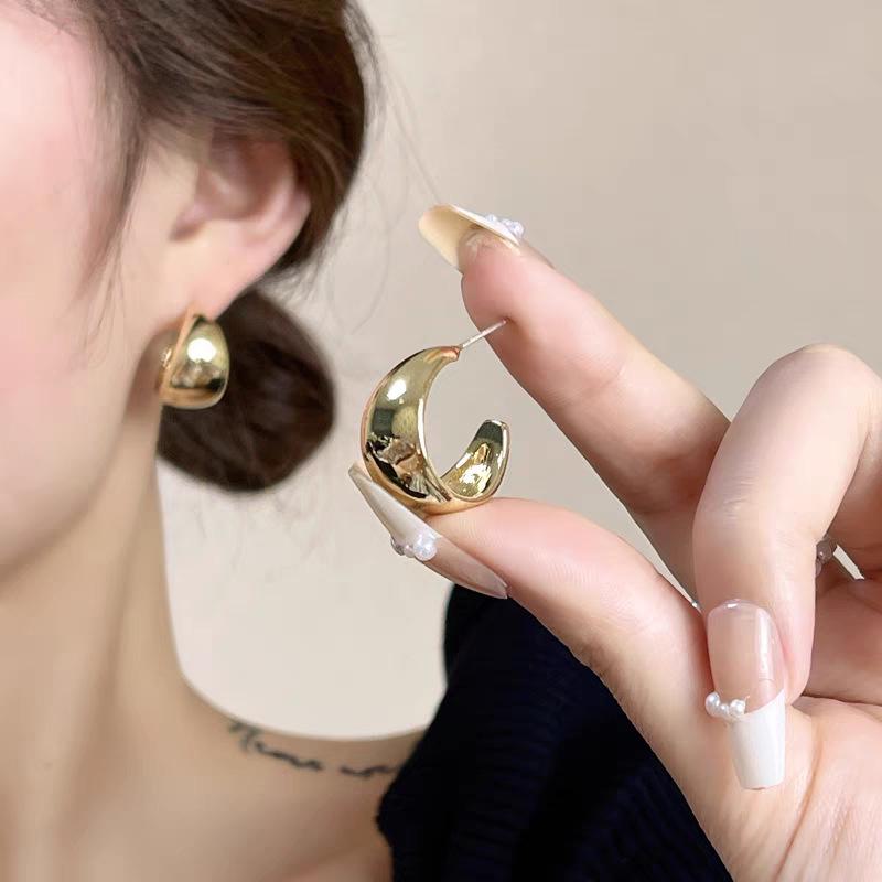Women's Luxury Textured Metal Hoop Earrings - Versatile Niche Design