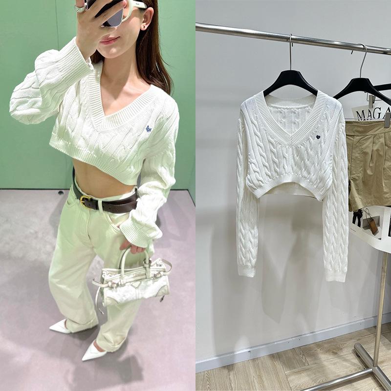 2026 Spring/Summer Women's White Cable-Knit V-Neck Embroidered Long-Sleeve Cropped Sweater