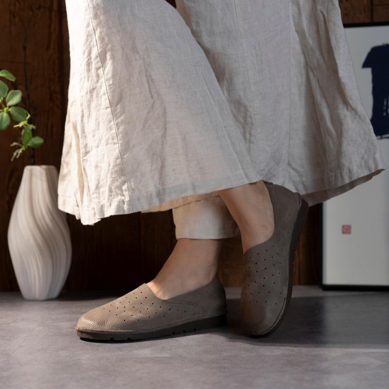 

Кожаные туфли с перфорацией женские летние новые из первого слоя коровьей кожи на мягкой подошве женские туфли слипоны из коровьей кожи мужские туфли 35