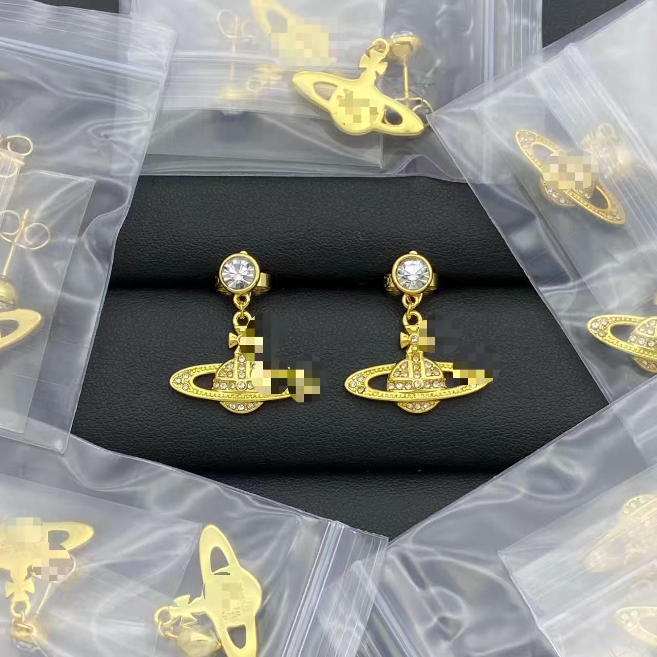 

Westwood Silver Stud Earrings: Stylish Niche Design for a Refined Look