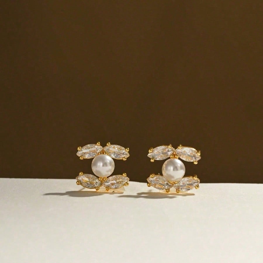 Silver-Tone Double C Earrings, Elegant & Cute, Suitable for Daily Wear and Gatherings