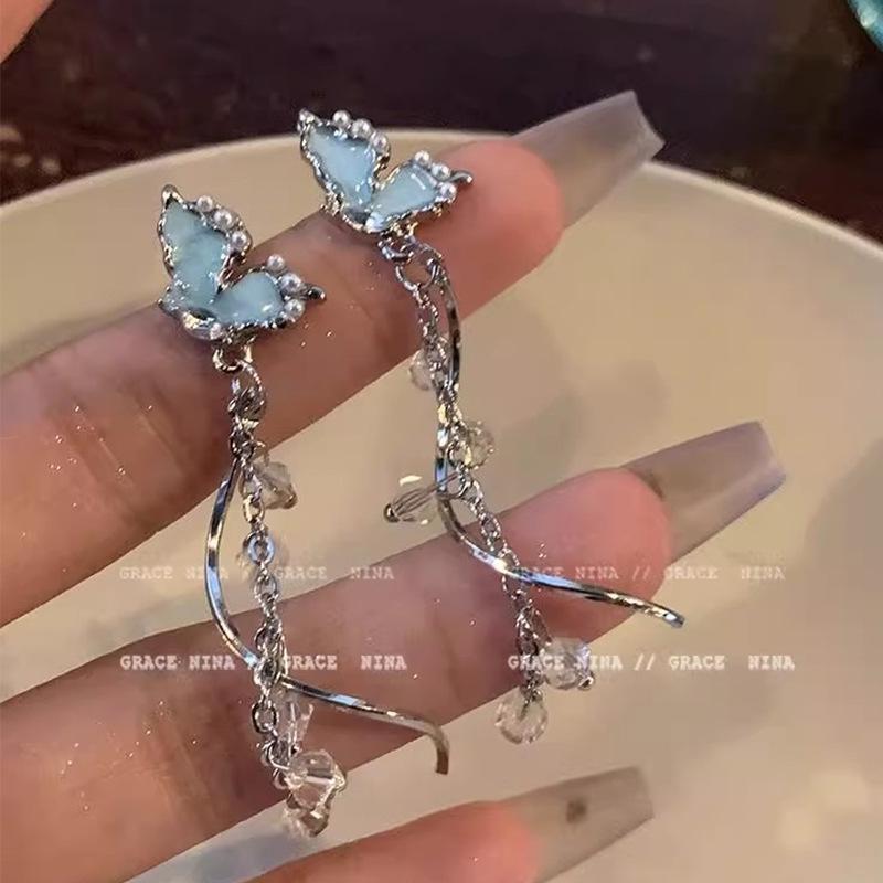 2023 High-End French Pearl Earrings: Light Luxury, Unique Design for Women