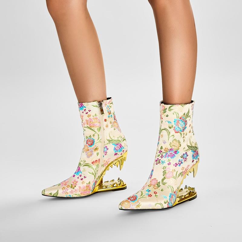 Fashion Women's New Autumn and Winter Pointed Embroidery Fabric Surface Flower Wolf Teeth High Heels Plus Zipper and Calf Short Boots