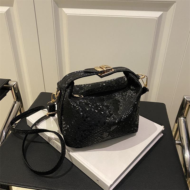 Women's Bag 2025 New Fashion Retro Pillow Bag Personality Trend Shoulder Bag Temperament Simple Niche Messenger Bag Women