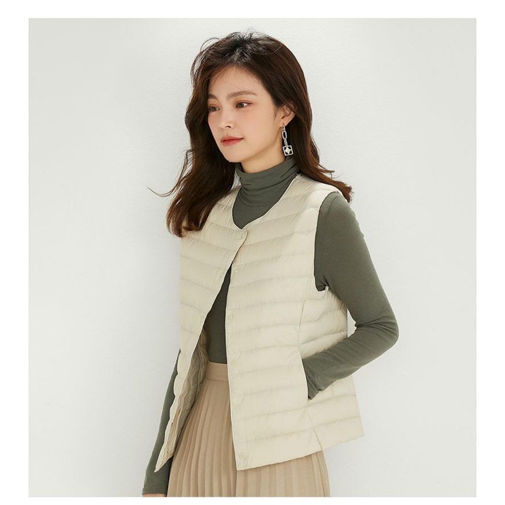 Women's V Neck Sleeveless Down Vest Regular Fit Commuter Style Lightweight Puffer Vest