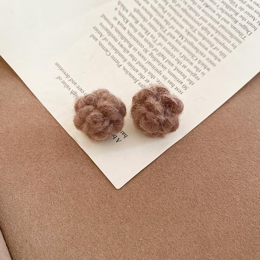 Silver Needle Wool Flower Stud Earrings - Bohemian High-End Fashion for Autumn/Winter