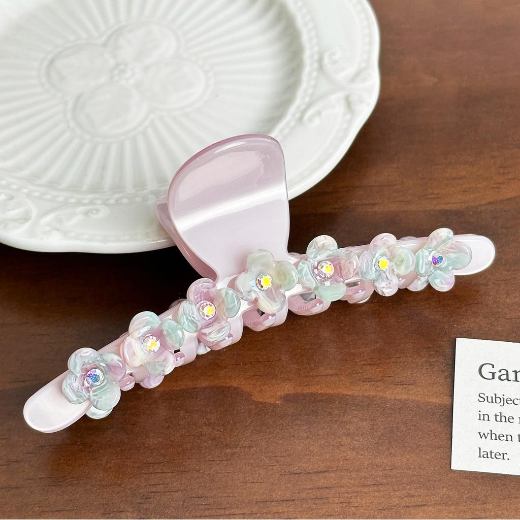 Luxurious Oversized Hair Claw Clip With Stunning Floral Accents For Stylish Women