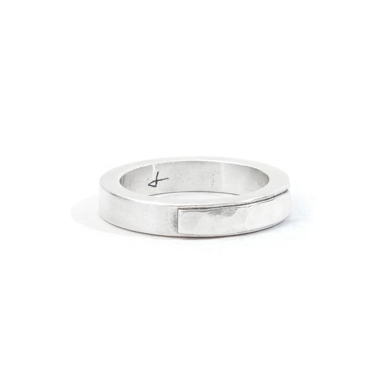 SEWNSWEN SILVER SLIM HAMMERED TAG RING