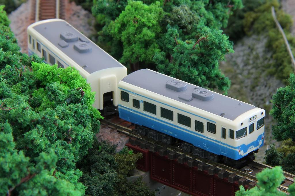 Rokuhan Z Gauge Z Shorty Kiha 58 Shikoku Color Railway Model Diesel Car ST010-3