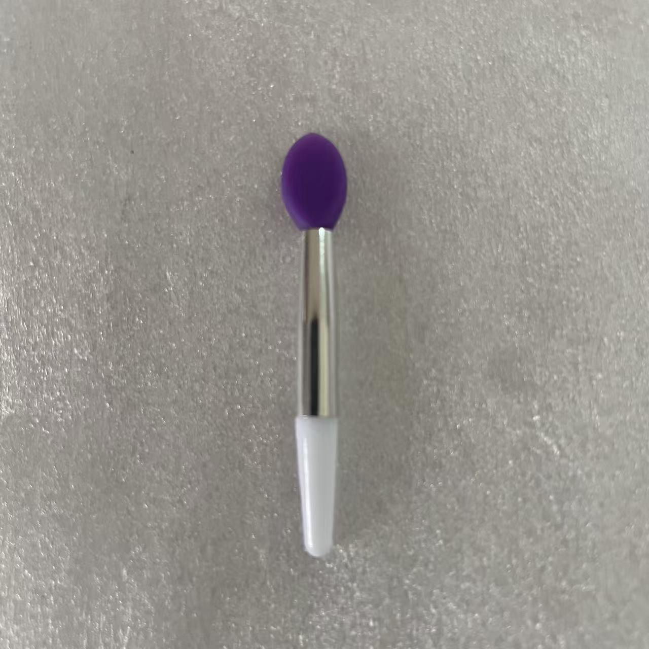 

Silicone Glitter Eyeshadow & Lip Brush: Soft Bristle Applicator for Lip Gloss, Mask, and Portable Mini Lipstick Application фіолетовий