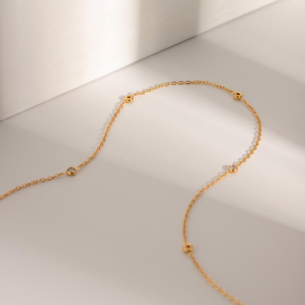 [Stylish And Versatile Pendant Necklace For Women Minimalist Elegant Chain Layering Piece Essential For Daily Outfits]