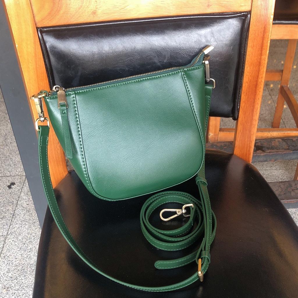 Crossbody Bag New Versatile Niche Shoulder Bag for Women Simple and Fashionable Handheld Leather Shell Bag