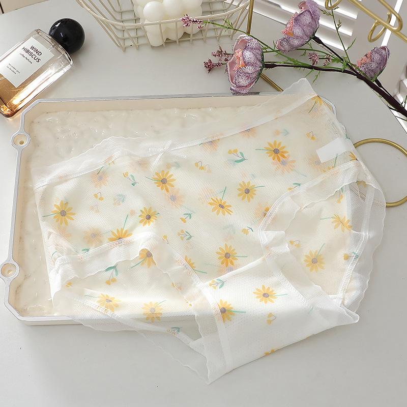 Women s New Summer Ultra-thin Floral Lace Mesh Mulberry Silk Crotch Non-mark Breathable Waist Triangle Briefs M
