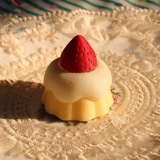 Schlüsselanhänger Anhänger 3D-Druck Erdbeerkuchen-Design Dekompression Klicker Spielzeug mit Lanyard Leichtes Mini Stressabbau Taschenanhänger