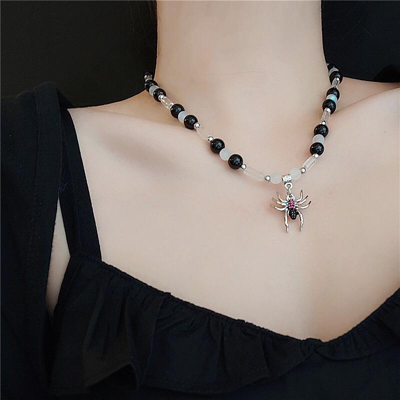 Vintage Hip-hop Spider Pendant Necklaces Women Girls Splice String Beaded Clavicle Chain Choker Necklace Halloween Jewelry