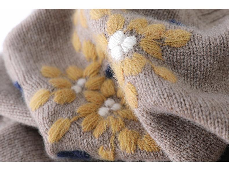 2025 Fall/Winter Women's Embroidered Loose Pure Wool Turtleneck Sweater, Thickened Long Sleeve Knitwear in Lazy Style