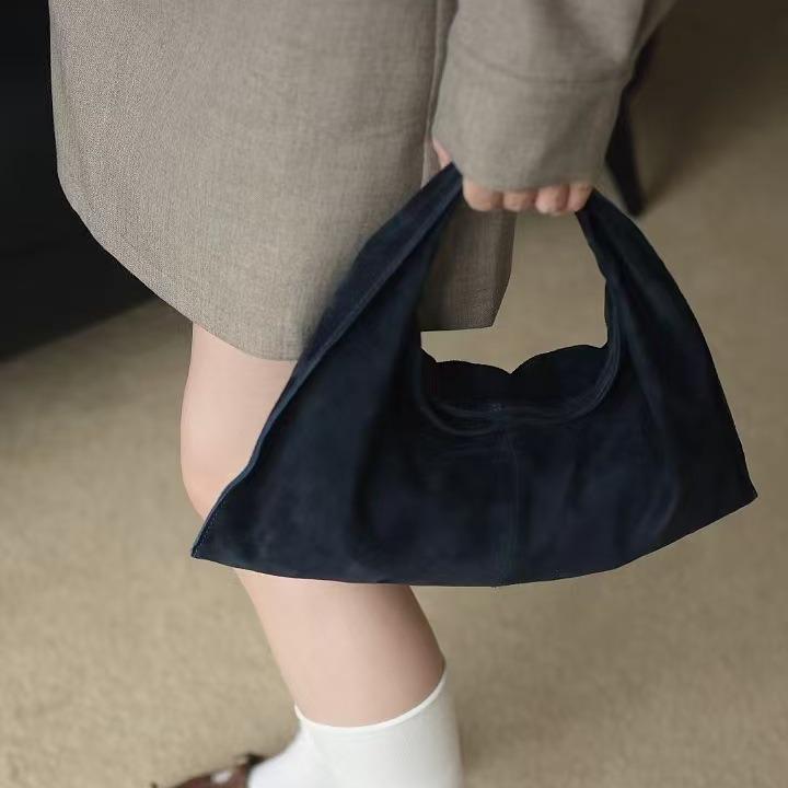 

Retro Frosted Cashmere Triangle Tote - Large Capacity, Versatile Crossbody Bag for Women