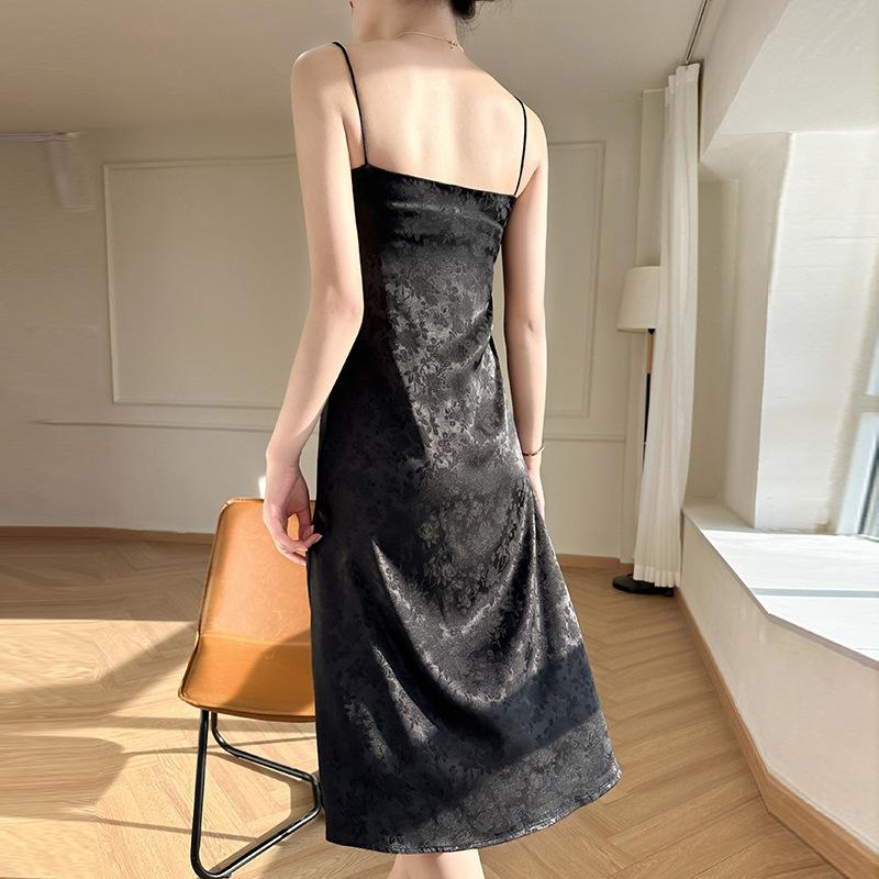Women's Halter Dress Summer Jacquard Sexy All-in-one Dress High-end Light Luxury Eldest Girl Dress