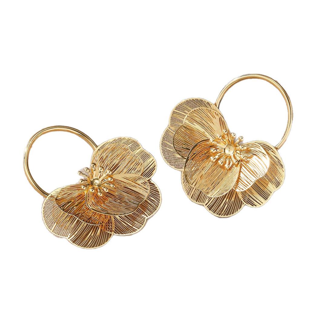 New European and American Jewelry, High-end Sweet Hollow Flower Earrings, Light Luxury High-end Elegant Earrings for Women