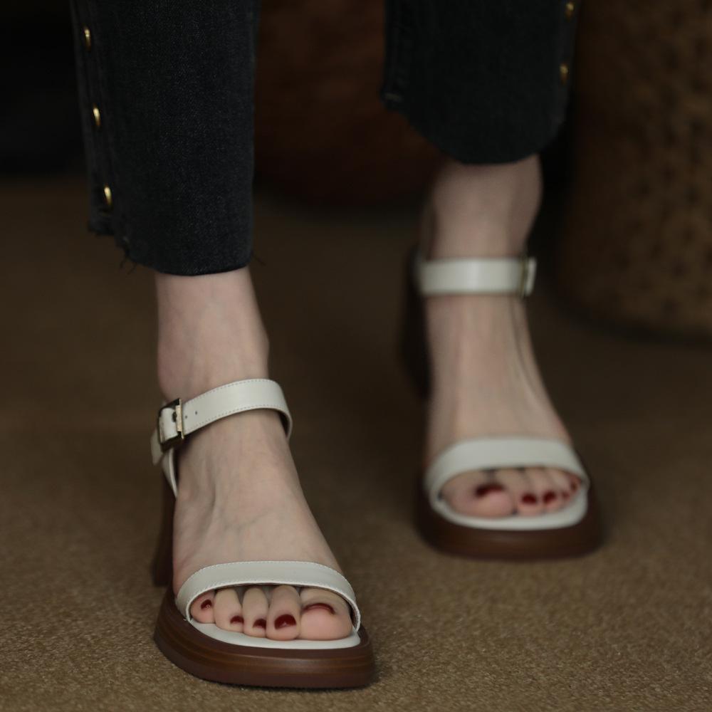 

Босоножки с пряжкой на среднем каблуке женские 2025 новая летняя водонепроницаемая платформа с открытым носком на мягкой подошве на толстом каблуке женская обувь 40 белый