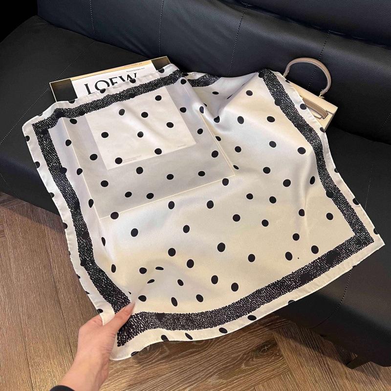 New 71 * 71cm Korean version small square scarf women's silk scarf spring and summer thin sunscreen scarf neck protection tied bag headband scarf