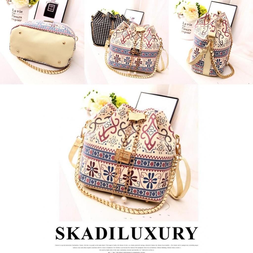 Classic Canvas Handbags For Women With Spacious Interior And Zipper Closure