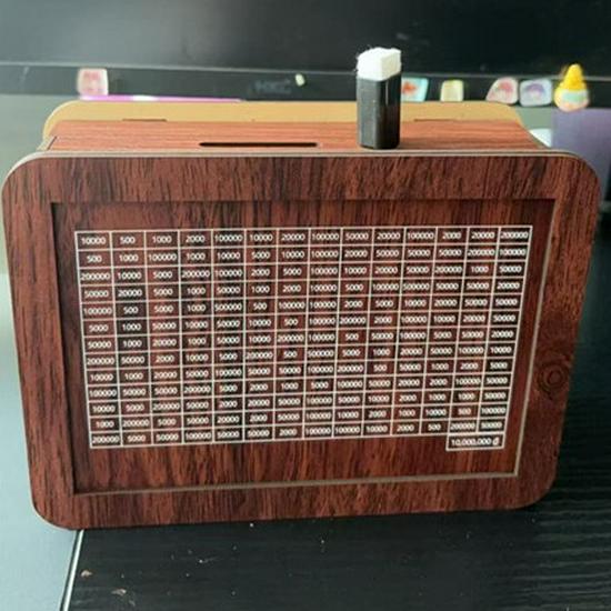 Decorative Wooden Piggy Bank: Stores Banknotes & Coins, Ideal for Digital Savings Plan