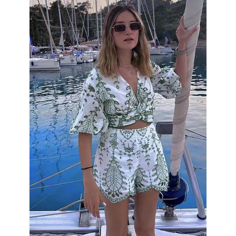Top Contrast Mid Rise Shorts Female Embroider Hollow out V-neck Short Tops Mid Waist Shorts
