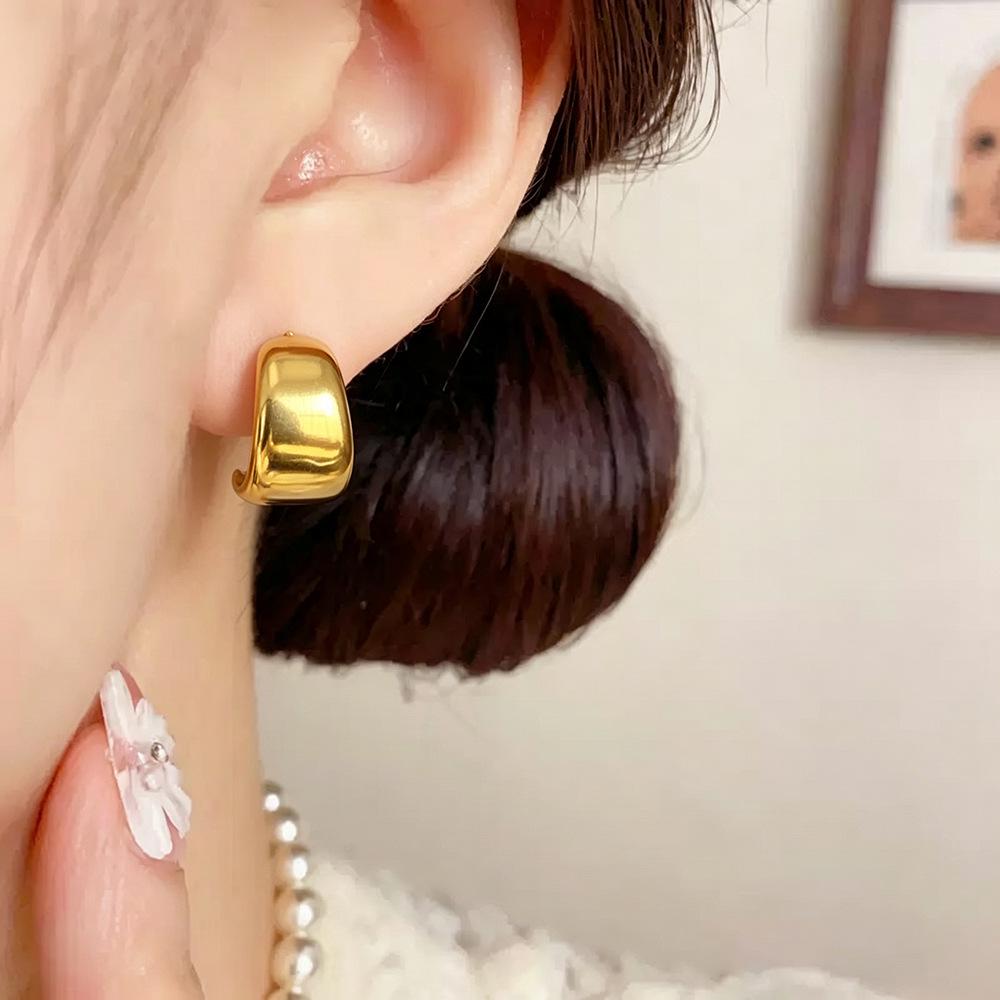 Elegant Versatile Geometric C-Shaped Shiny Earrings for Women - Stylish High-End Ear Ornaments