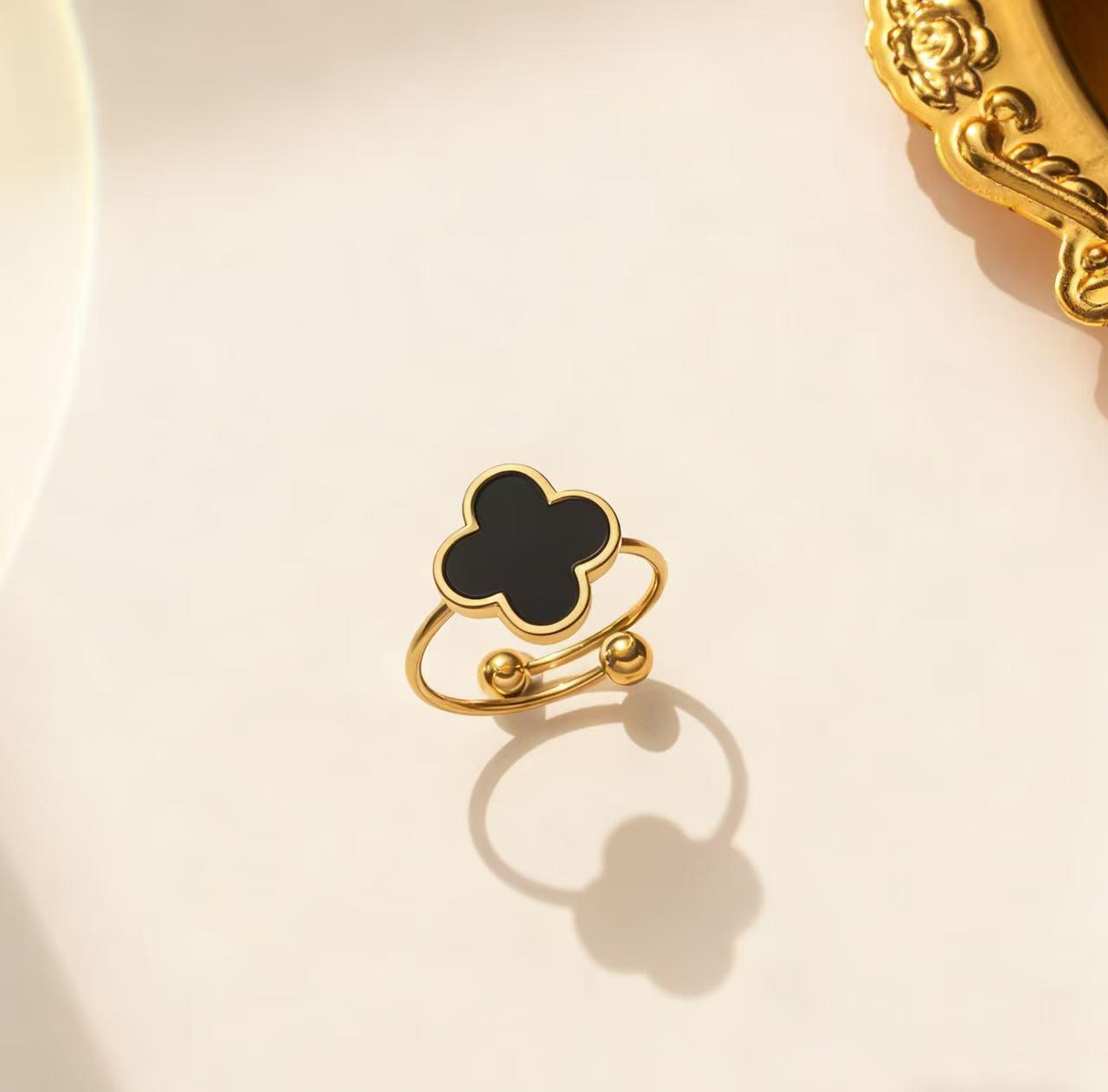 

13mm Four-Leaf Clover Titanium Steel Jewelry Set: 18K Bracelet, Necklace, Earrings